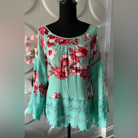 Curations Women's Floral and Embroidered Tunic Top Size Medium - Picture 1 of 7